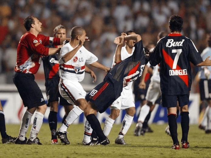 River- Sao Paulo en la semifinal de la Sudamericana 2003