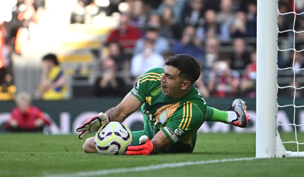 Emiliano Martínez - Aston Villa - Fulham - Premier League - Penalty